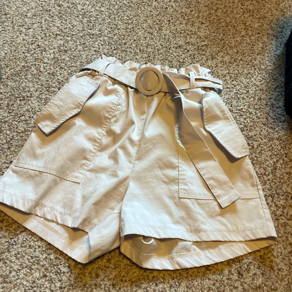 Cream shorts women’s xs